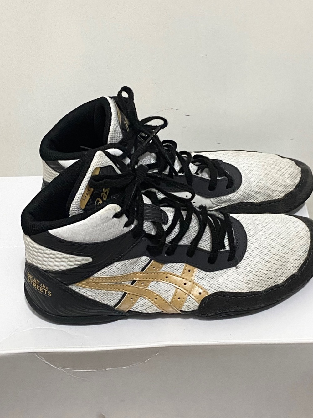 Asics Wrestling Size 5 1/2 Men’s Black & White Wrestling shoes.